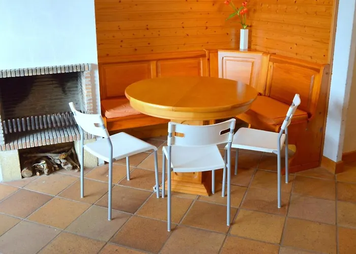 Front De Apartment
